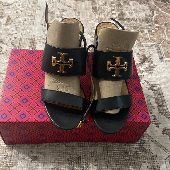 Tory Burch black leather chunky heel big gold logo sz 9 - Picture 6 of 7